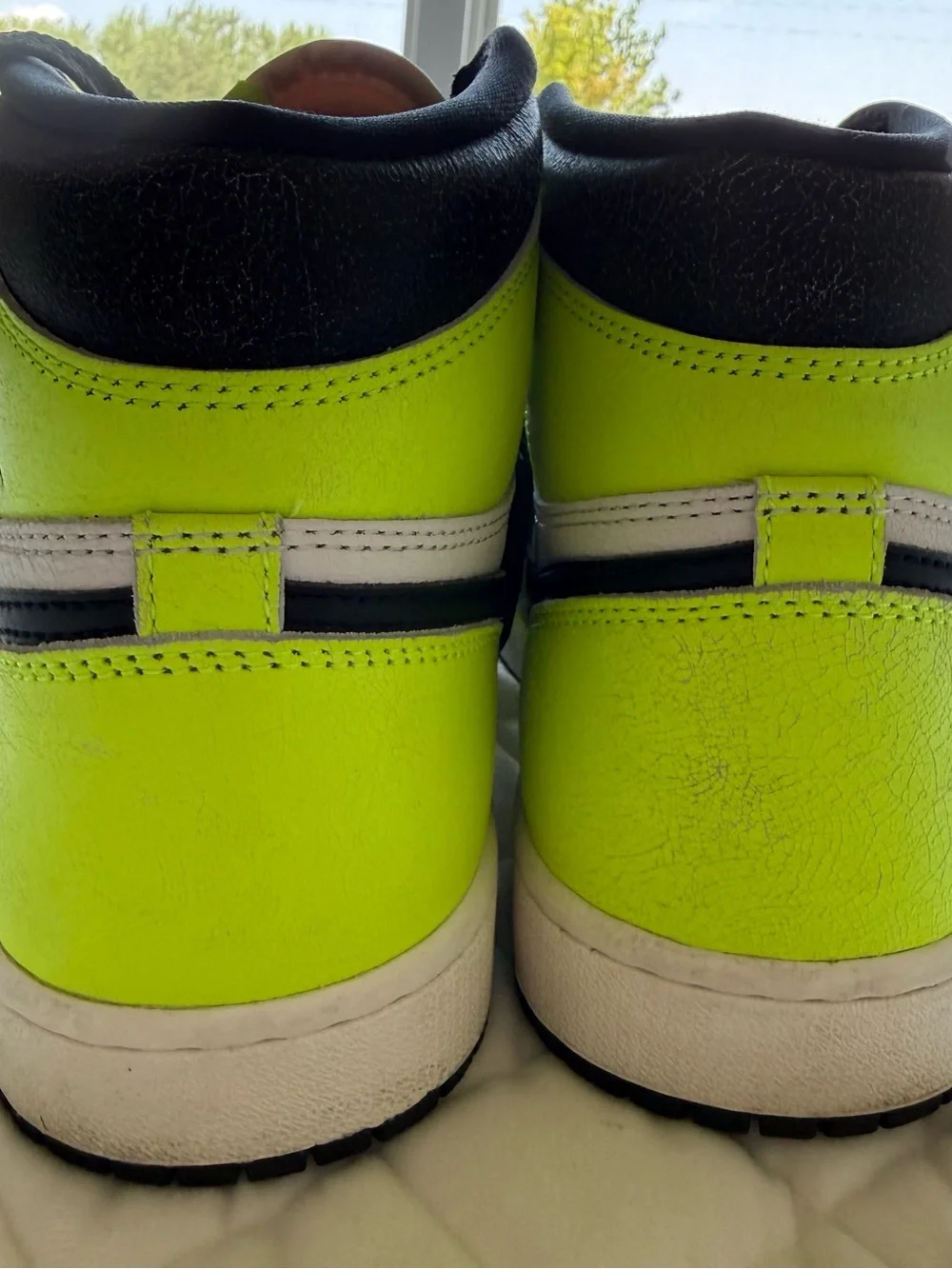 Air Jordan 1 Retro High OG Visionaire Volt Neon Green Black 555088-702 Men's 9.5